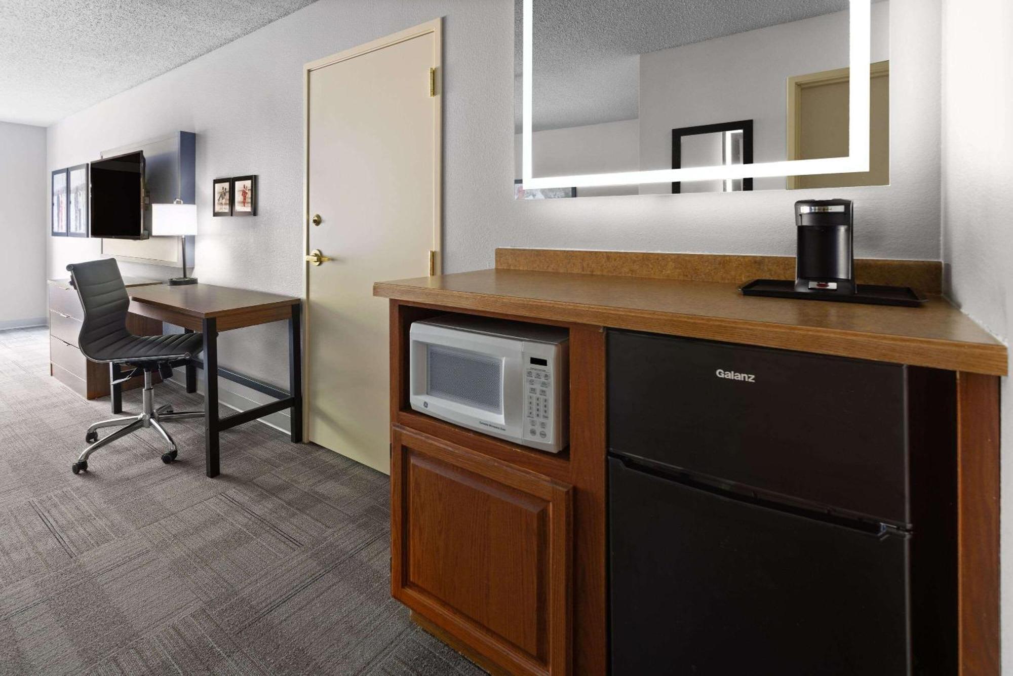 Americinn By Wyndham Iron Mountain Eksteriør billede